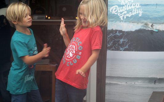 Little Waves - Youth Tee โงห